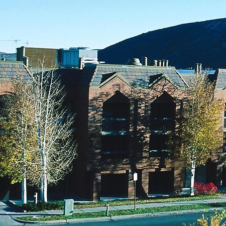 Raintree'S Park Plaza Park City Hotel Exterior photo