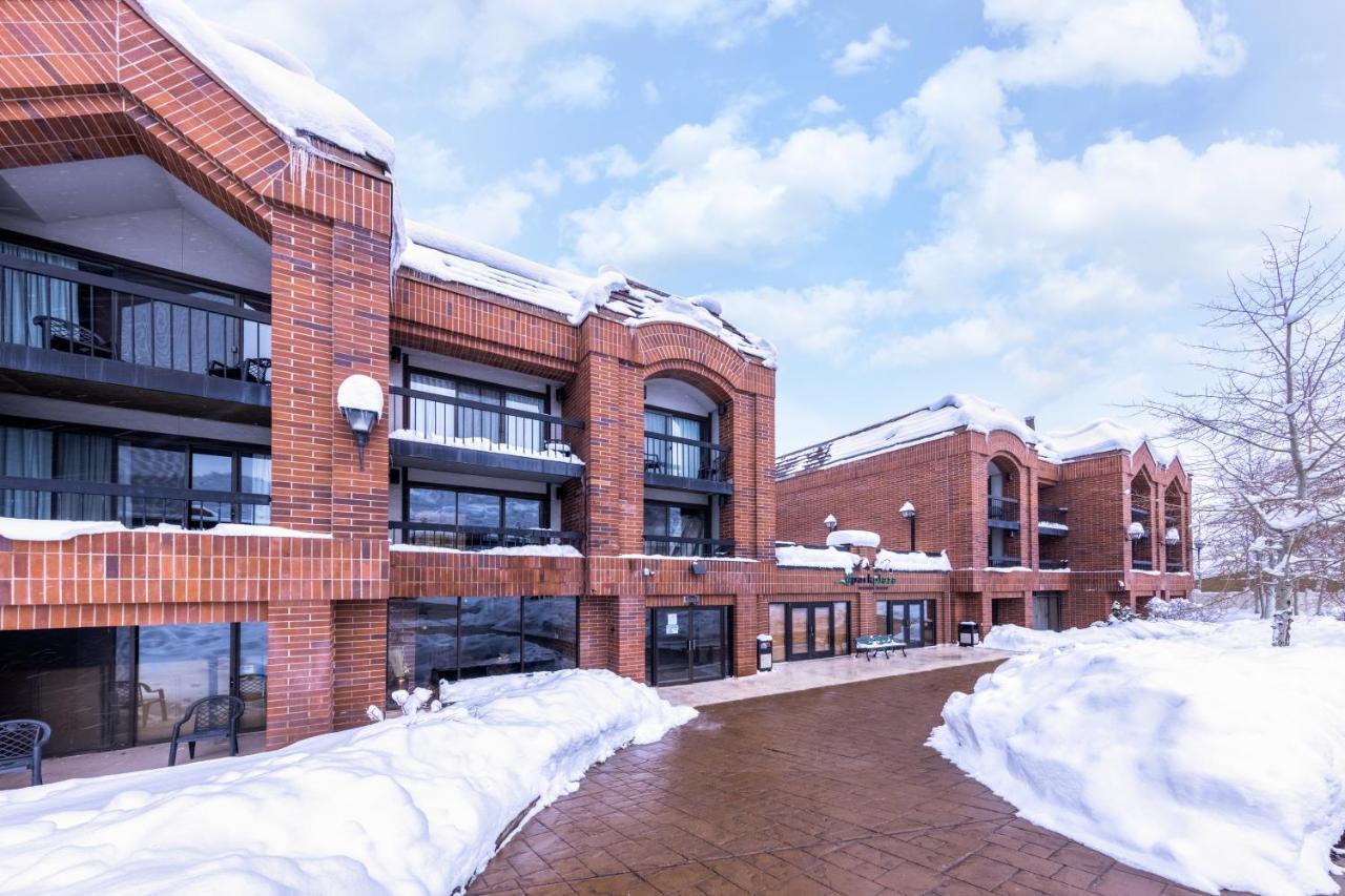 Raintree'S Park Plaza Park City Hotel Exterior photo