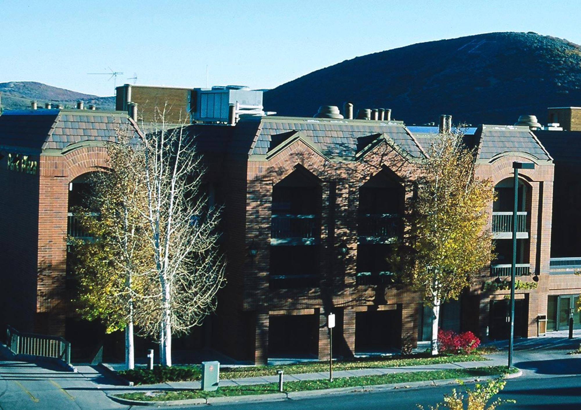 Raintree'S Park Plaza Park City Hotel Exterior photo